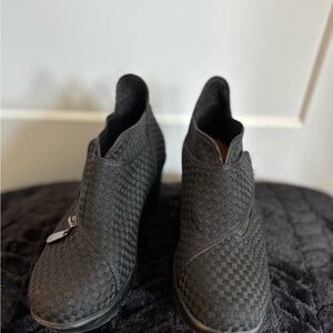 bernie mev. Women's Black Woven Wedges Size 40
